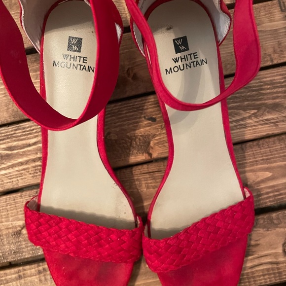 White Mountain Red wide heels - Picture 2 of 5